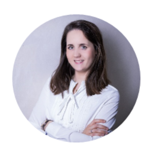 RKW-group-frau-in-hemd-portraitfoto