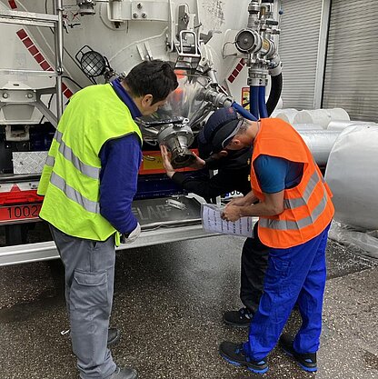 Insight-RKW-CTO-Marco-Goetz-helps-out-in-production-4